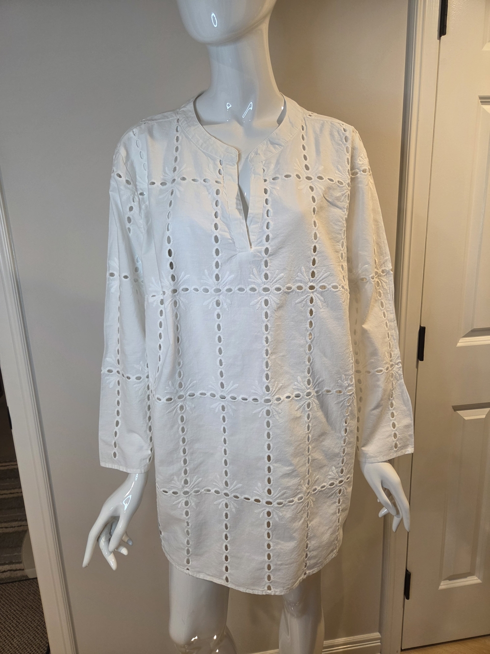 Adiva Women's Plus Size White Eyelet Blouse Beach Cover Up